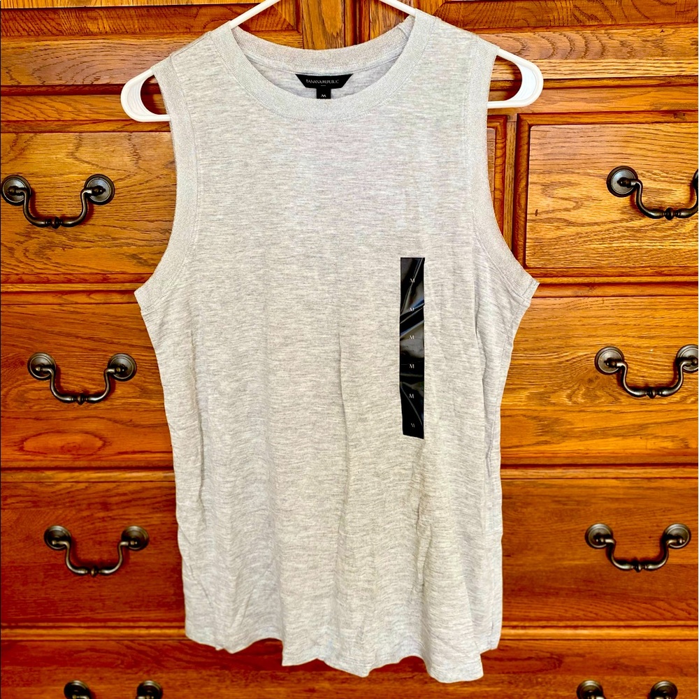 BANANA REPUBLIC tank top.